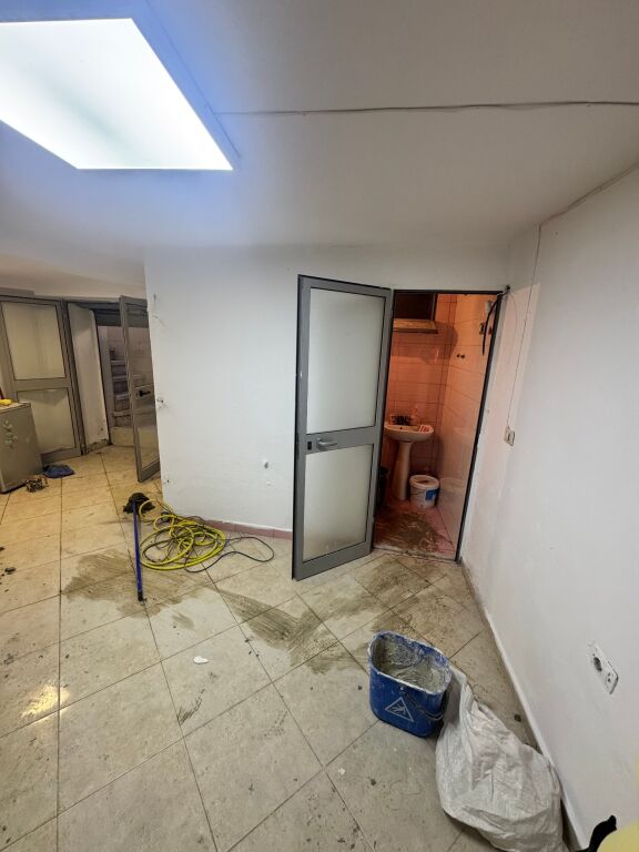 Business premises for rent at Dinamo Stadium secondary road near Vena