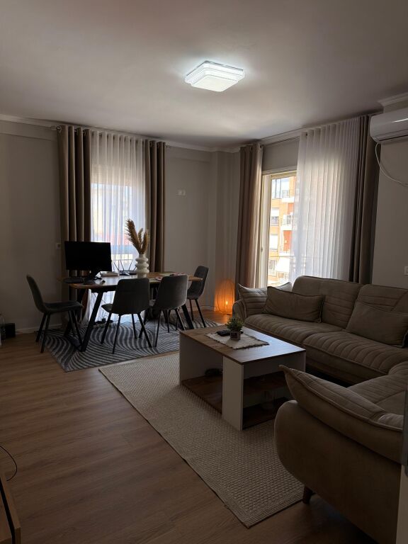 Jepet Me Qera Apartament 2+1+1 Ballkon