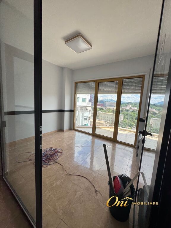 JEPET ZYRE ME QERA 175M2 BLLOK