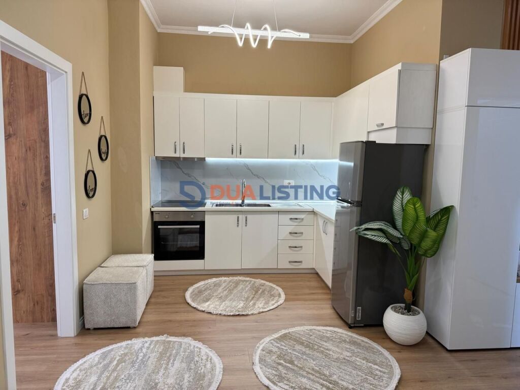 JEPET ME QIRA APARTAMENT 1+1 Xhamia, Kopshti Botanik!