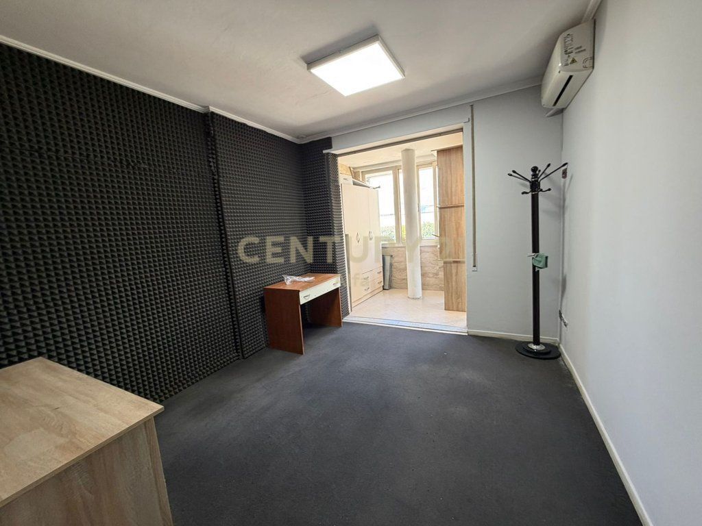 Premium Office 210 m² with Veranda and View of the Artificial Lake of Tirana – 5th Floor