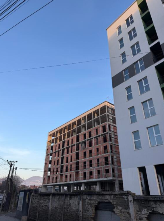 Apartament per shitje 2+1 te Tirana Entry 2
