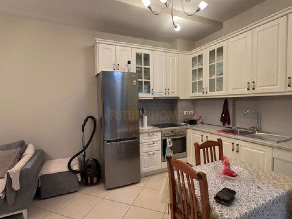 Shitet, Apartament 1+1, Rruga Bedri Karapici, Tirane .