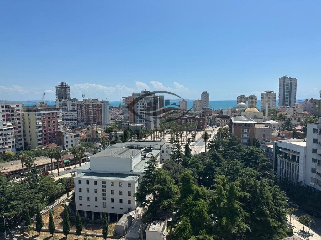 🏡 Apartment for Rent in the Heart of Durres – Space, Comfort, and Stunning View