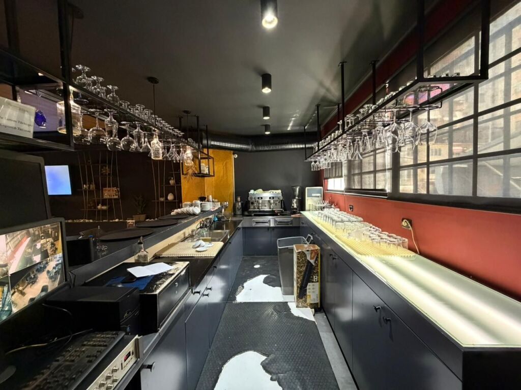 Bar Caffè in affitto presso il Palazzo con la Freccia.