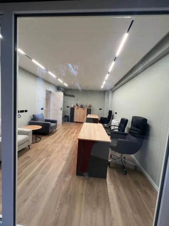 Ufficio in Affitto presso il Lago Secco (ID BZ2991) Tirana