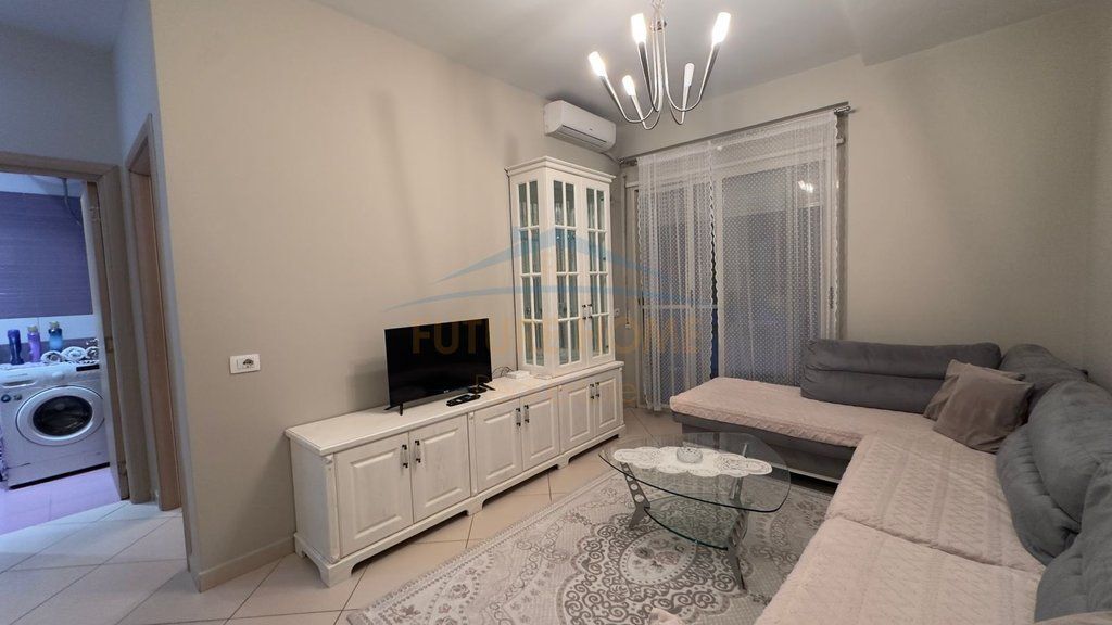 Shitet, Apartament 1+1, Rruga Bedri Karapici, Tirane .