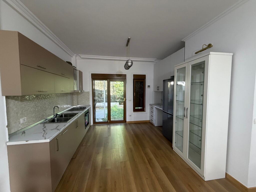 Villa, kolombo teg complex, 1500 euro