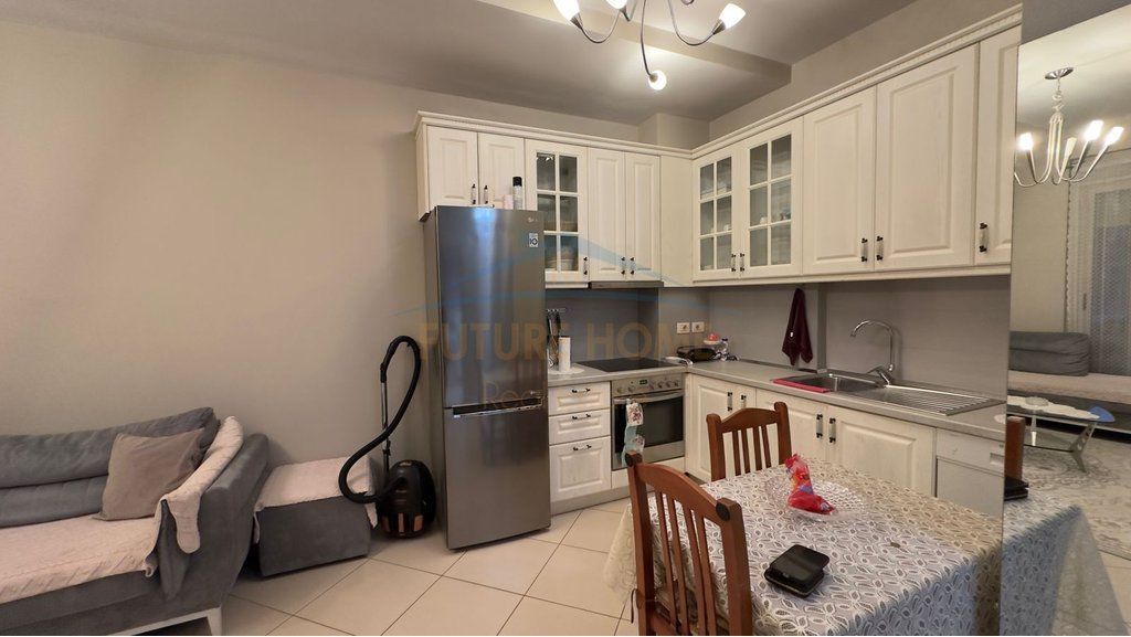 SHITET APARTAMENT 1+1+BLK,PRANE AMERIKAN 3