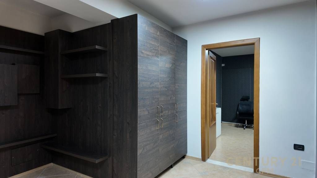 Prestigious Office for Sale in Block – Ideal for Business or Investment