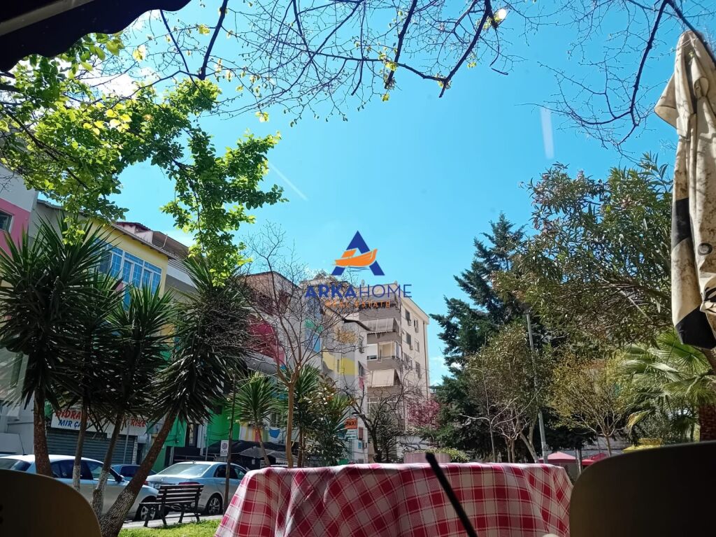 LOCALE COMMERCIALE IN AFFITTO 150M2 "VICINO AL TRIBUNALE CIVILE, VASIL SHANTO" 2500 EURO