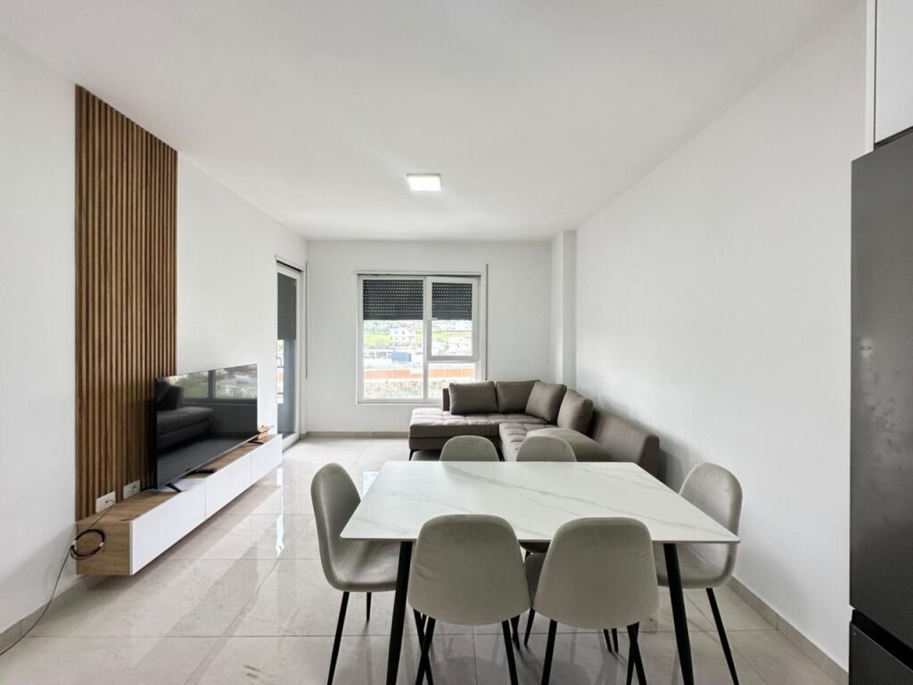 Shitet me kredi 💥2+1+2/Shitje 📍Paskuqan 📌135000€