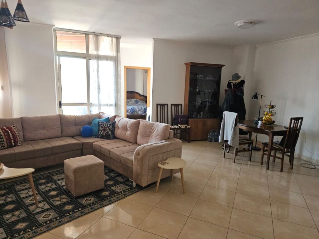 Apartament 2+1,Rruga e Barrikadave!