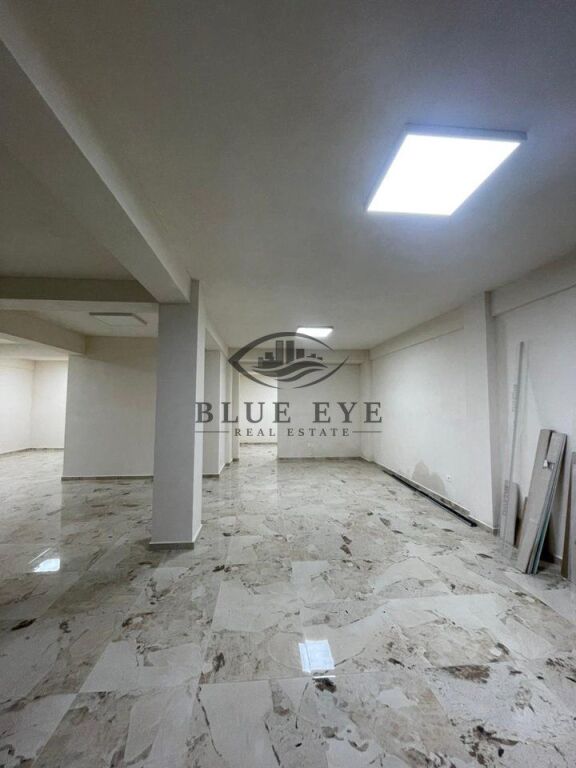 Shop 1+1 For Rent in Kryqi i Kuq, Durres
