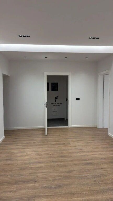 UFFICIO IN AFFITTO 70 M2 VASIL SHANTO 550 EURO FH-79386