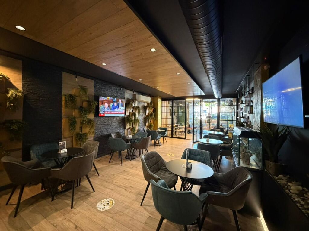 Bar Caffè in affitto presso il Palazzo con la Freccia.