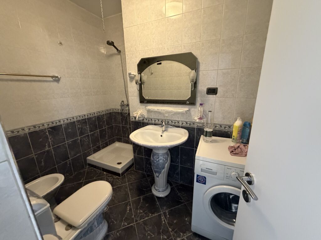 2+1,9 floors center,1000 euro ,parking 100 euro