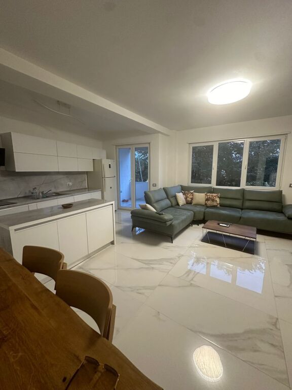 Jepet me qira apartament 2+1+2