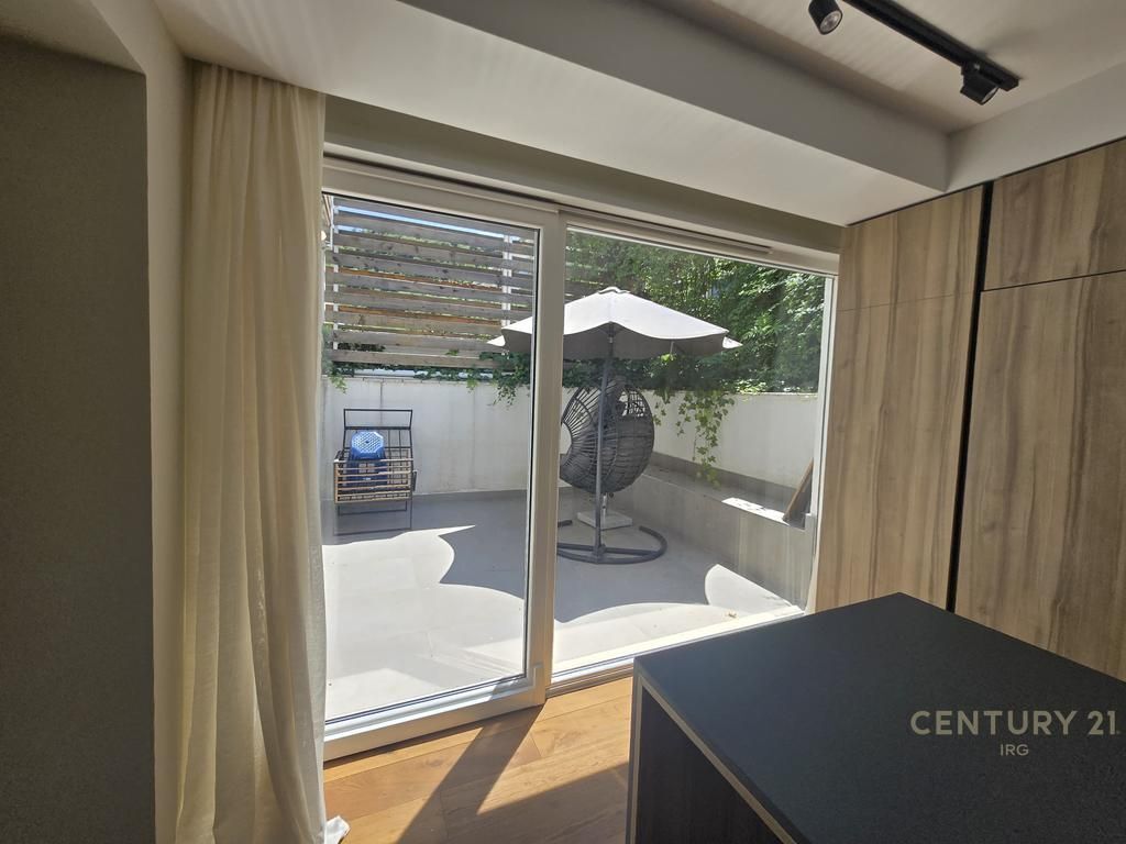 Villa con piscina in affitto a Kodra e Diellit 2!