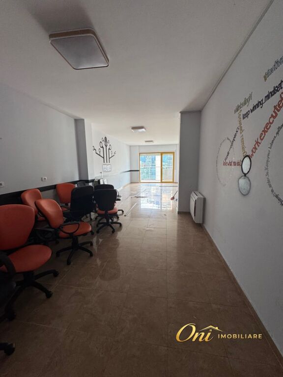 JEPET ZYRE ME QERA 175M2 BLLOK
