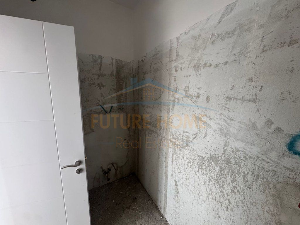 Shitet, Apartament 2+1+2, 5 Maj, Tirane.
