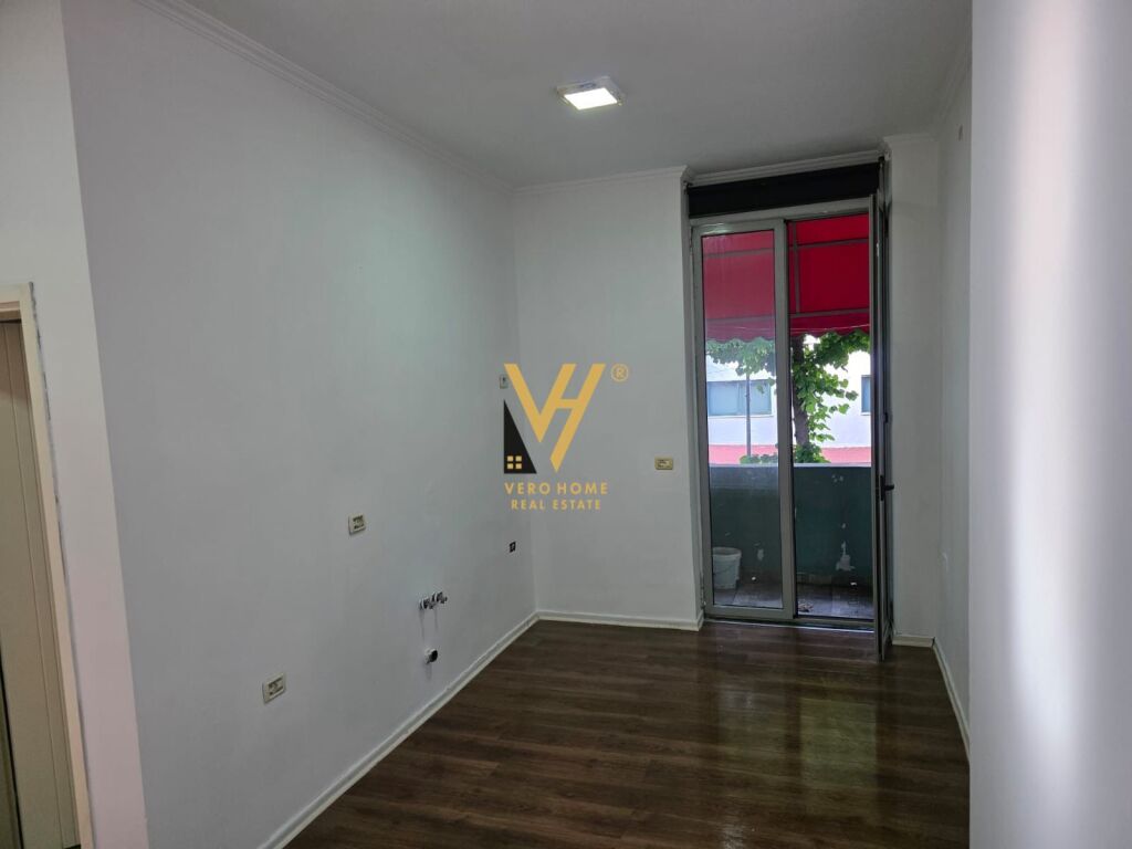 JEPET ZYRE 75 M2 ME QIRA TE STADIUMI DINAMO 55.000 LEKE
