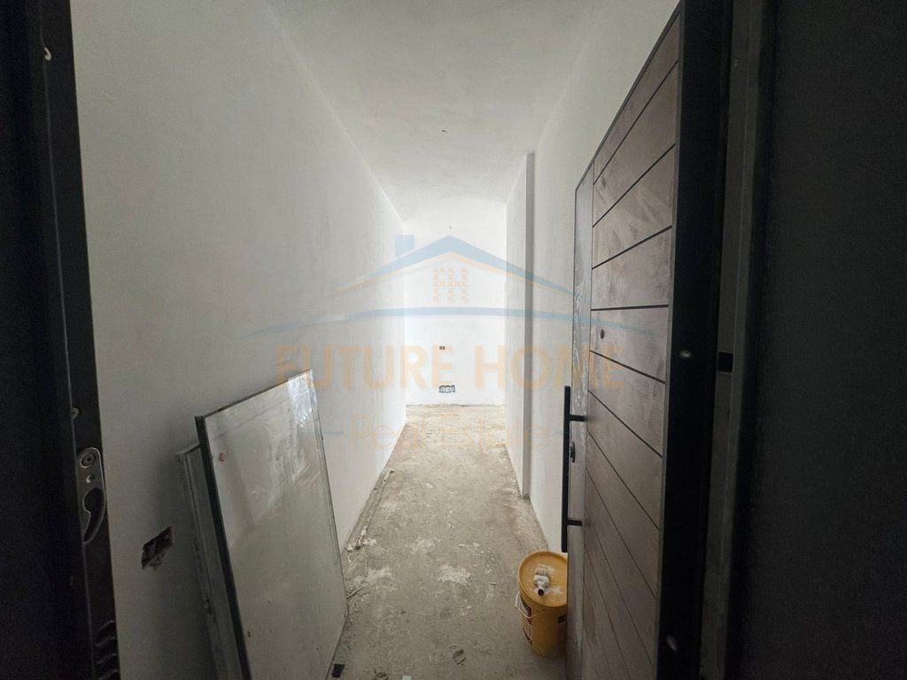 Shitet, Apartament 2+1+2, 5 Maj, Tirane.