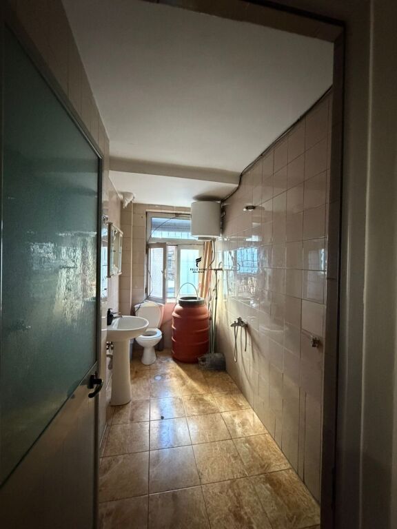OFFICE FOR RENT 70M2 KAVAJES STREET 80,000 LEKE FH-79248