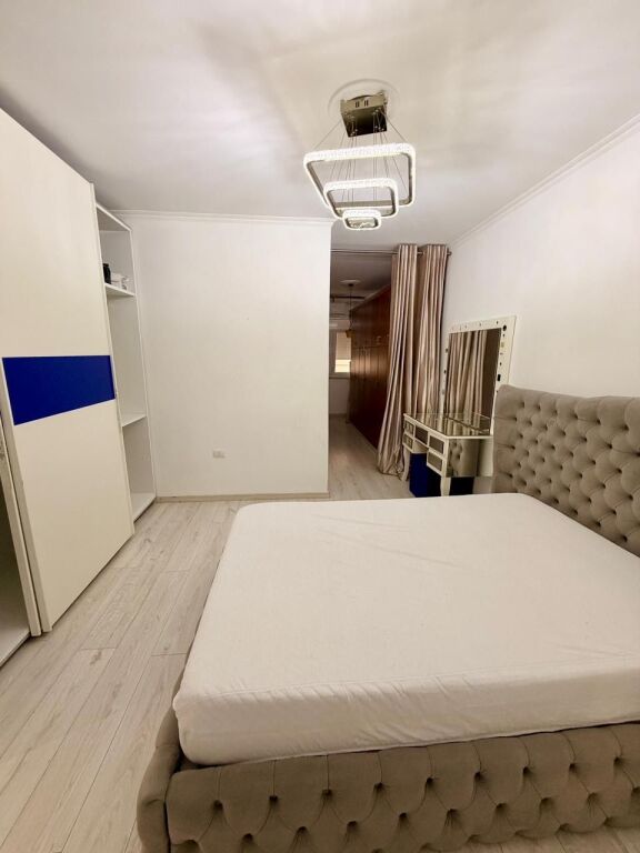 Appartamento 3+1+2 in vendita a Komuna e Parisit