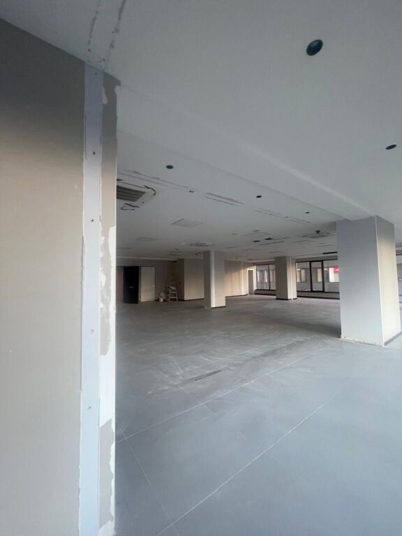 🏢 Spazio Commerciale Premium in Affitto – Complesso Delijorgji
