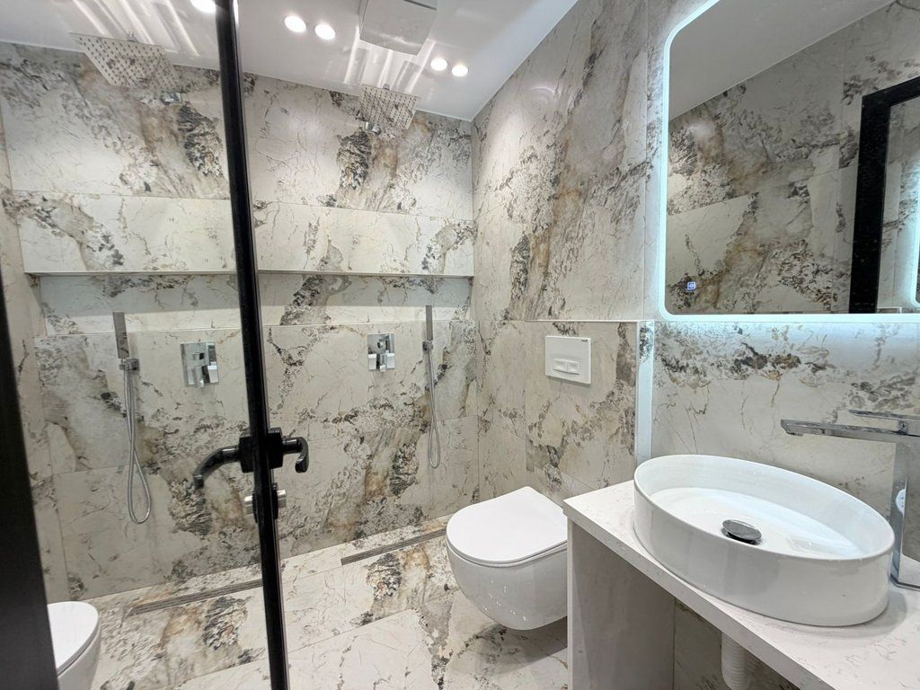 Mylslym Shyri, Selling 2 studios