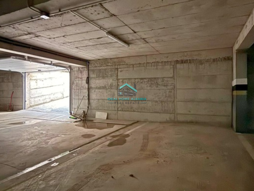 GARAGE FOR SALE – LUNGOMARE, VLORË