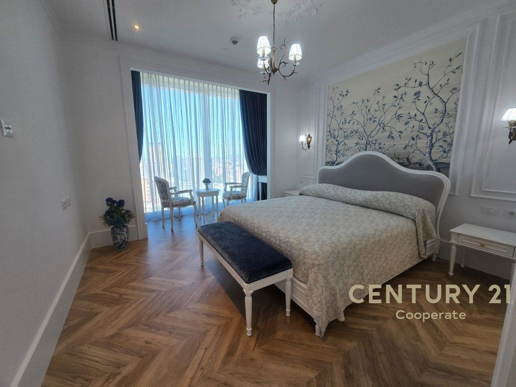 Shitet apartament 2+1+2 në Downtown One, Tiranë