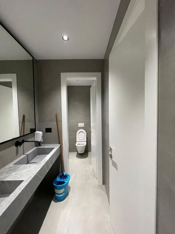 🏢 Spazio Commerciale Premium in Affitto – Complesso Delijorgji