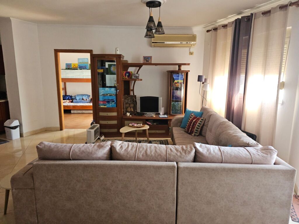 Apartament 2+1,Rruga e Barrikadave!