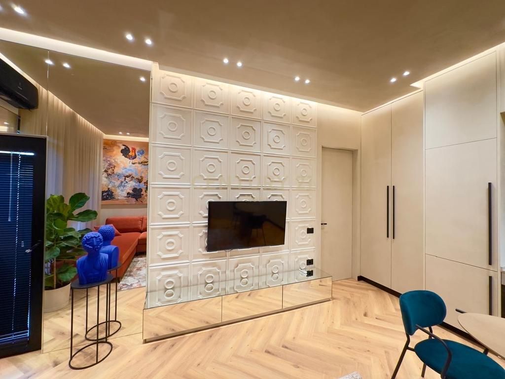 Japim me qira apartament luksoz 1+1 + post parkimi tek Square21 !!