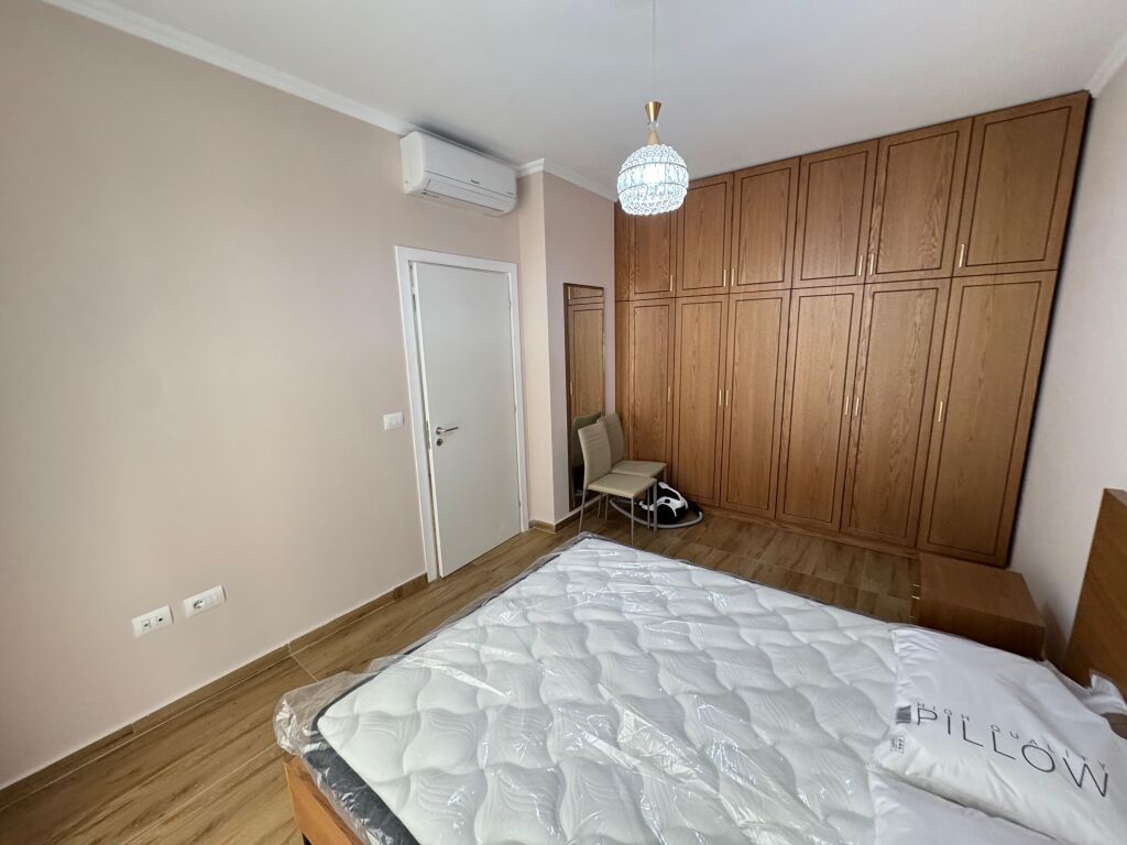 Apartment me qera 1+1+parkim Zogu i zi