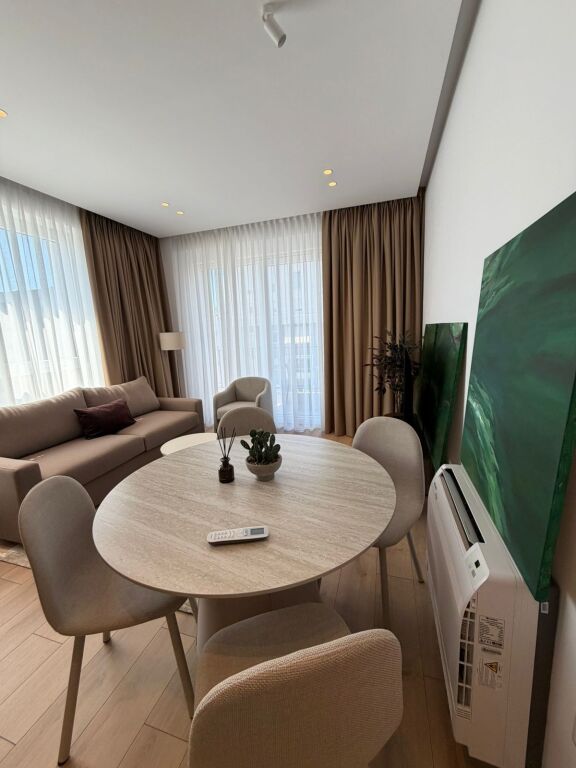 Tirane Komuna e Parisit , jepet me qera apartament 1+1+Garderob + Ballkon Kati 6, 70 m² 105.000 € (Parkim i perfshire ne cmim)

