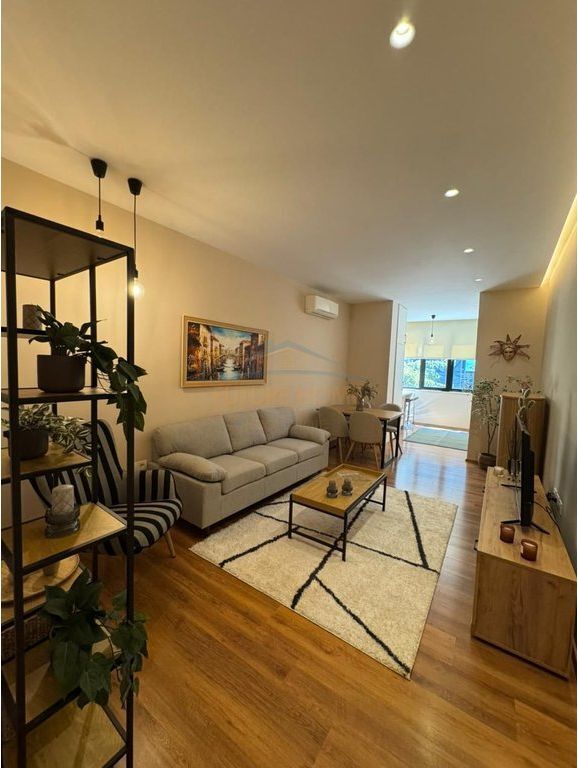 Qera, Apartament 2+1, Bllok, Tiranë.