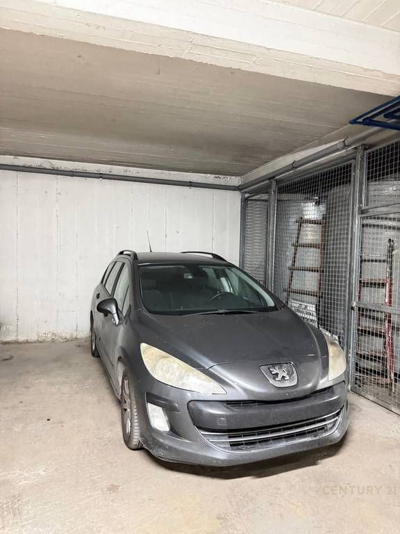 JEPET ZYRË 3+1+2+POST PARKIMI PËR QIRA TEK RRUGA E ELBASANIT 1,000 € /Muaj