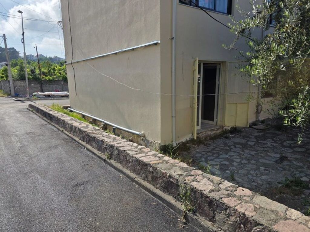 Shop  House for sale in Lezhë