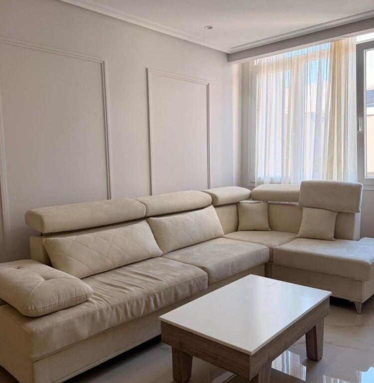Apartament 2+1 për Qira prane Stacionit te Trenit Durres