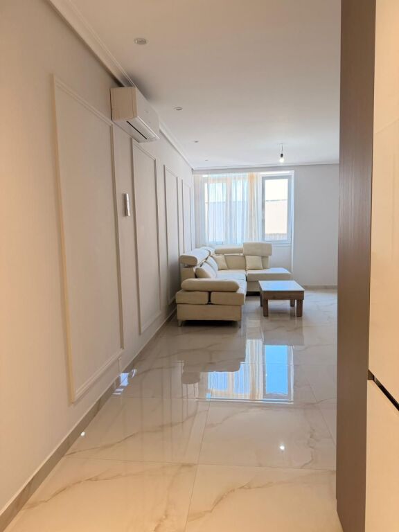 Per qira  APARTAMENT  2+1 prane Stacionit te Trenit Durres