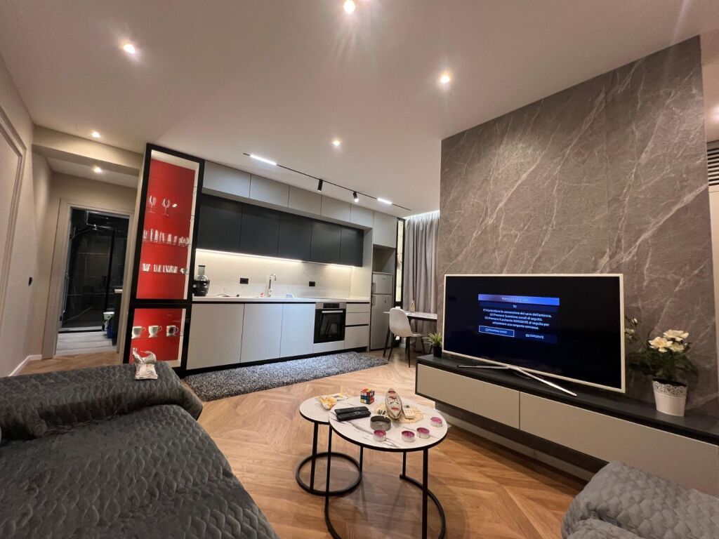 ✨JEPET APARTAMENT 1+1 LUKSOZ ME QERA ✨ 
 📍 Vendndodhja: Rezidenca "Kodra e Diellit 1", Tiranë