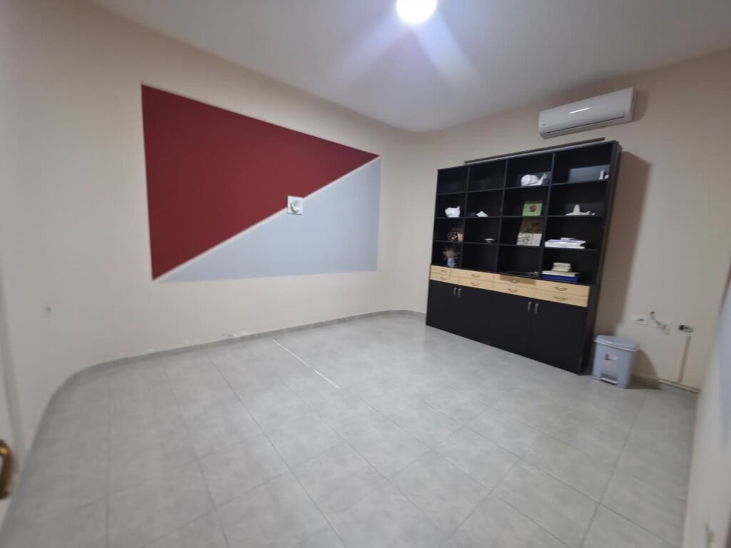 🏢 AMBIENT BIZNESI ME QIRA NË QENDËR TË TIRANËS | 120 m² |