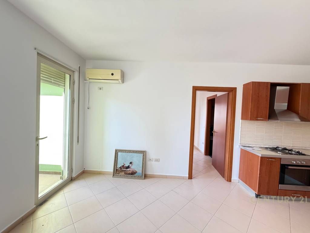 JEPET ZYRË 3+1+2+POST PARKIMI PËR QIRA TEK RRUGA E ELBASANIT