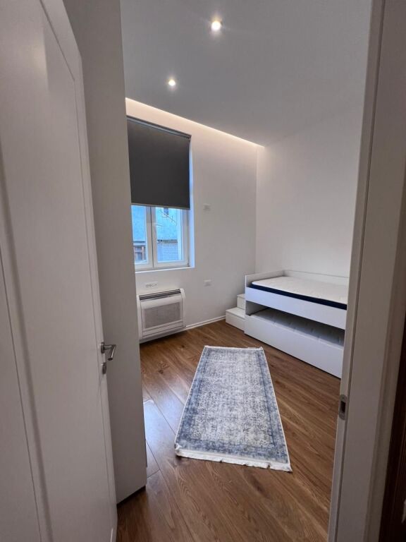 RRUGA E DURRSIT, APARTAMENT 2+1 PER QIRA