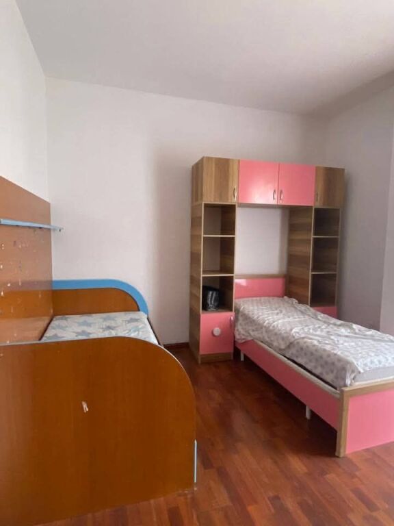 SHTEPI PRIVATE 2+1+2 ME QERA - RR. 5 MAJI, TIRANE
