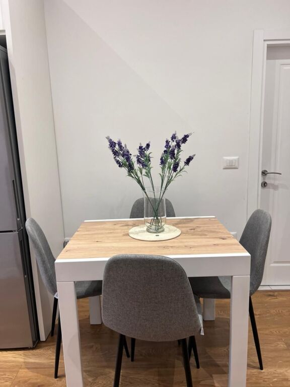 RRUGA E DURRSIT, APARTAMENT 2+1 PER QIRA