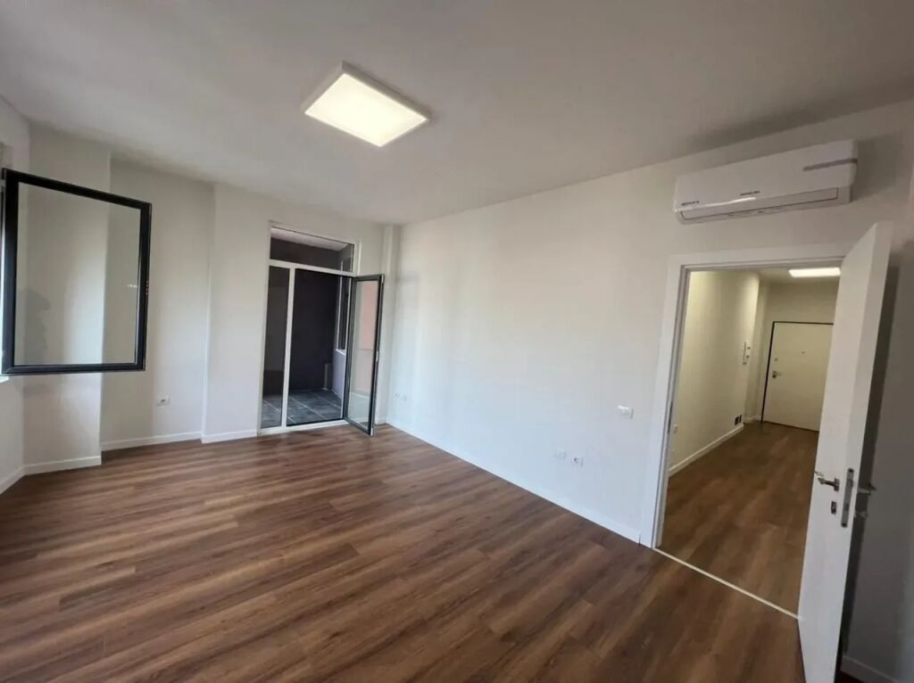 🏢 Jepet Ambient Zyre me Qira – Përballë Toptani Center QENDER